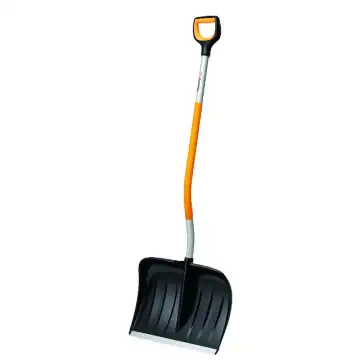 Produktbild: svart snöraka med böjt orange aluminiumskaft